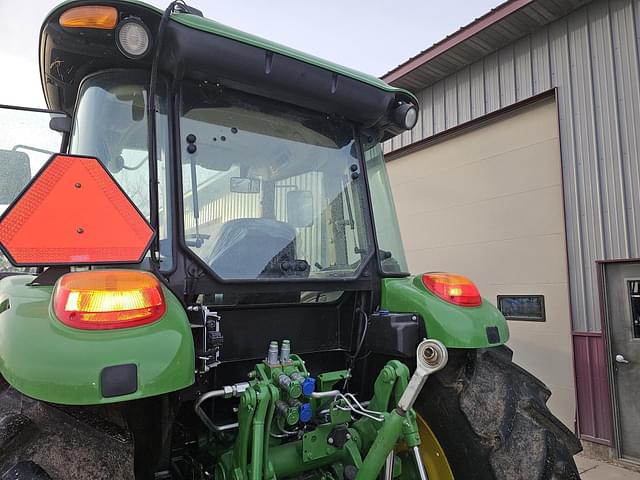 Image of John Deere 6135E equipment image 3