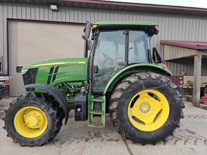 2022 John Deere 6135E Image