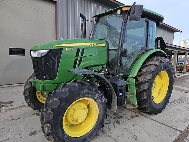 Image of John Deere 6135E equipment image 1