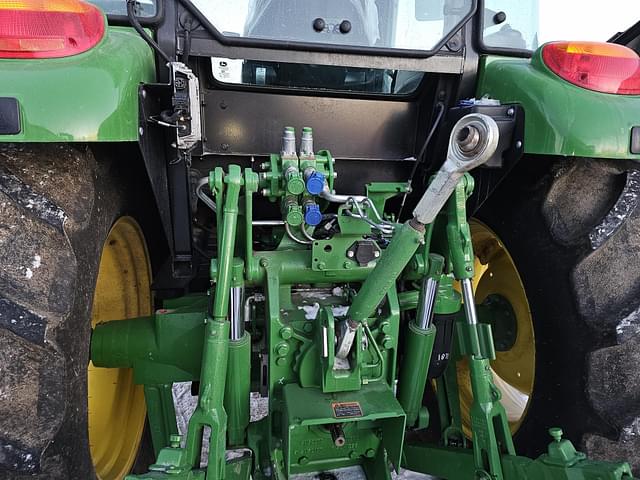 Image of John Deere 6135E equipment image 4