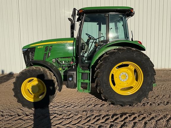 Image of John Deere 6135E equipment image 1