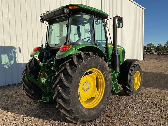 Image of John Deere 6135E equipment image 4