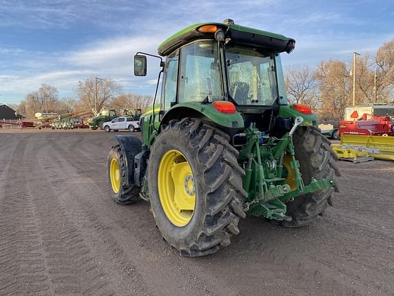 Image of John Deere 6135E equipment image 3