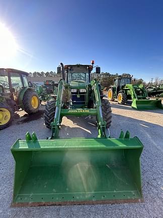 Image of John Deere 6135E equipment image 3