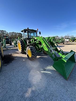 Image of John Deere 6135E equipment image 4