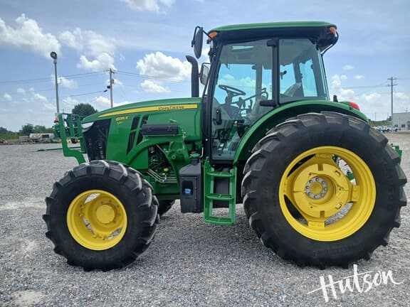 Image of John Deere 6135E equipment image 3
