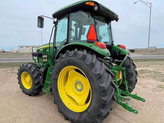 Image of John Deere 6135E equipment image 2