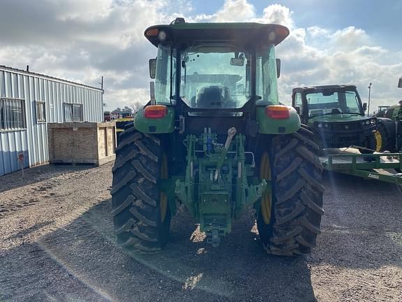 Image of John Deere 6135E equipment image 4