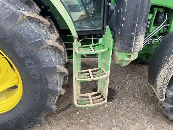 Image of John Deere 6135E equipment image 4