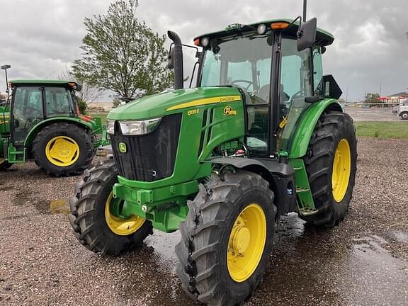 Image of John Deere 6135E equipment image 3