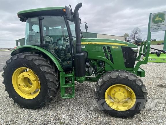 Image of John Deere 6135E equipment image 3