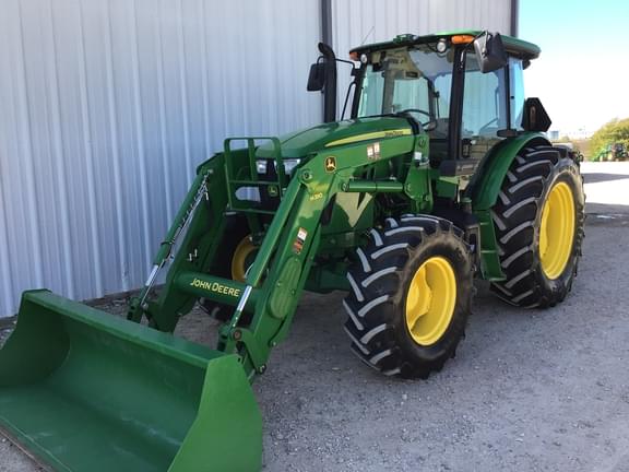 Image of John Deere 6135E equipment image 3