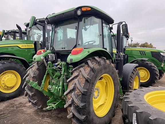 Image of John Deere 6135E equipment image 3