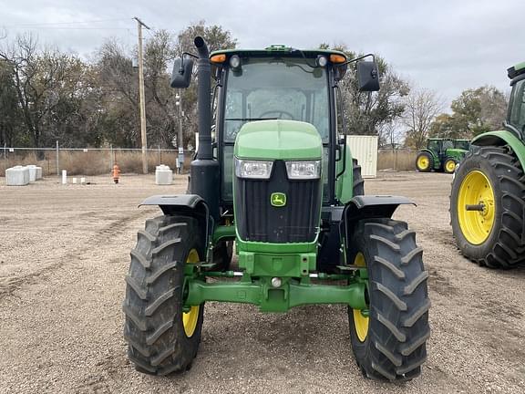 Image of John Deere 6135E equipment image 4