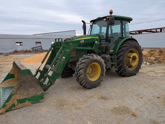 2022 John Deere 6135E Image