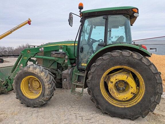 Image of John Deere 6135E equipment image 1