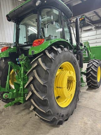 Image of John Deere 6135E equipment image 1