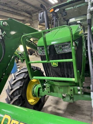 Image of John Deere 6135E equipment image 4