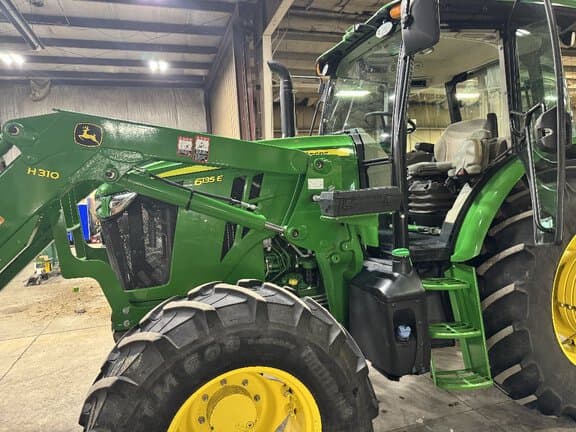 Image of John Deere 6135E equipment image 3