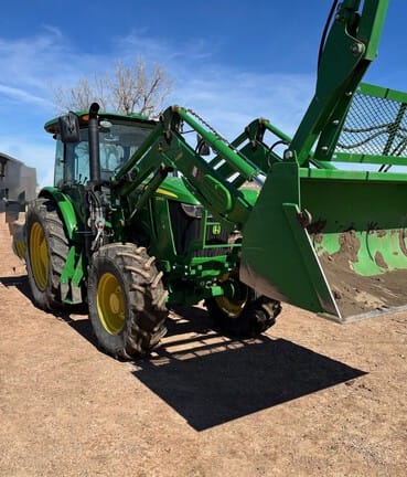 2022 John Deere 6135E Equipment Image0