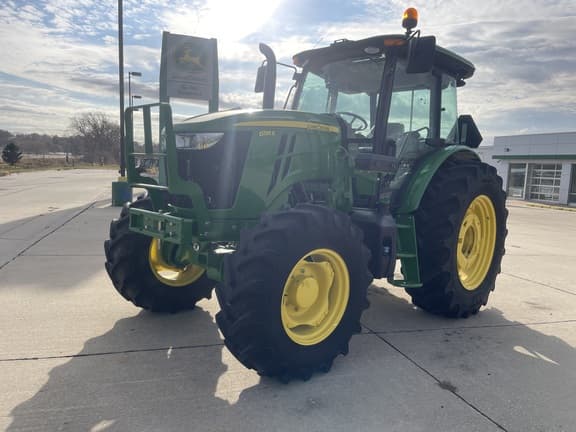 Image of John Deere 6135E equipment image 3