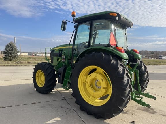 Image of John Deere 6135E equipment image 3