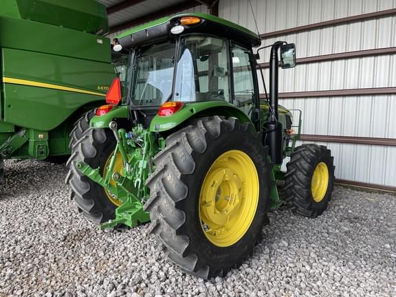 Image of John Deere 6135E equipment image 4