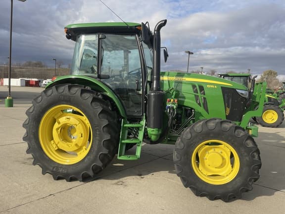 Image of John Deere 6135E equipment image 2