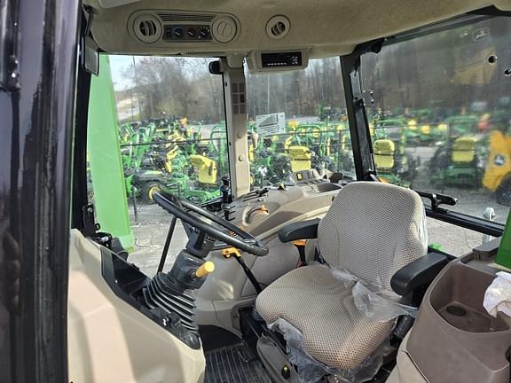 Image of John Deere 6135E equipment image 2