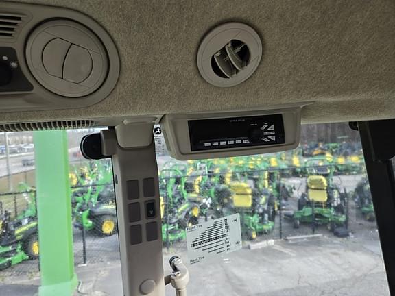 Image of John Deere 6135E equipment image 3