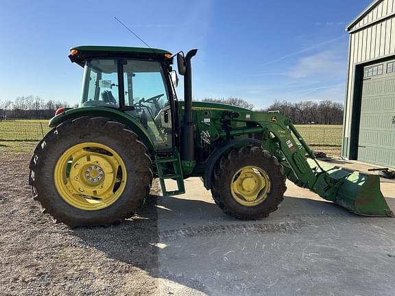 Image of John Deere 6135E equipment image 2