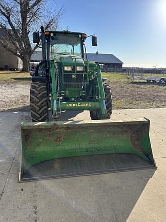 Image of John Deere 6135E equipment image 1