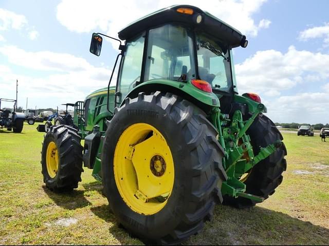 Image of John Deere 6135E equipment image 3