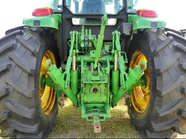 Image of John Deere 6135E equipment image 4