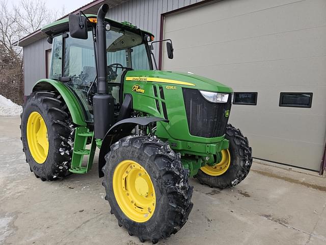 Image of John Deere 6135E equipment image 4