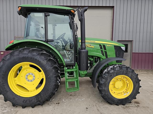 Image of John Deere 6135E equipment image 1