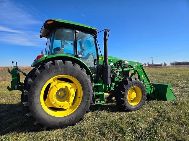 Image of John Deere 6135E equipment image 4