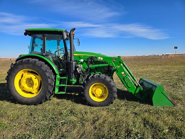 Image of John Deere 6135E equipment image 3