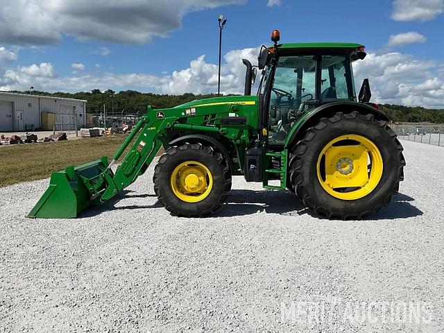 Image of John Deere 6135E equipment image 1