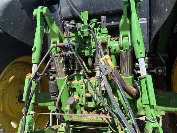 Image of John Deere 6155M equipment image 4