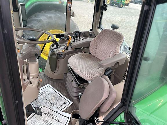 Image of John Deere 6155M equipment image 4