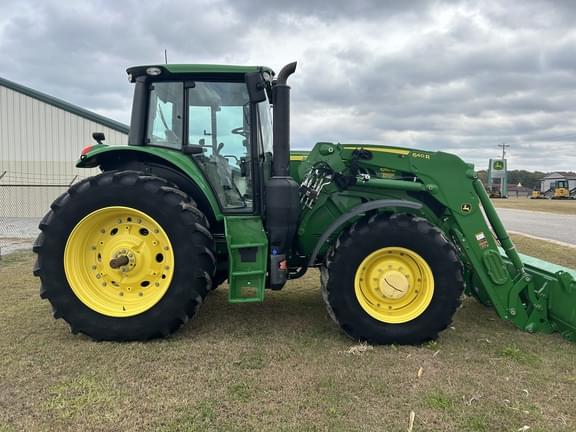Image of John Deere 6155M equipment image 2