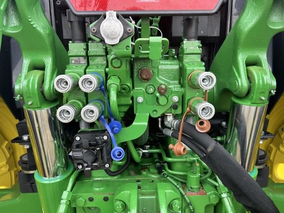 Image of John Deere 6155M equipment image 4