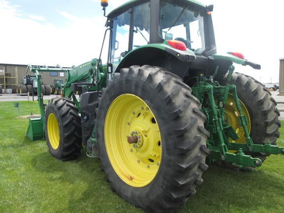 Image of John Deere 6155R equipment image 4