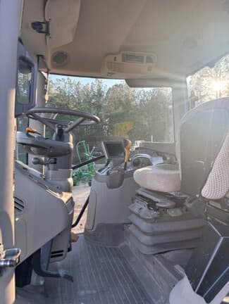 Image of John Deere 6155R equipment image 4