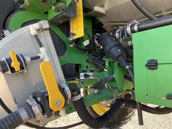 Image of John Deere 616R equipment image 4