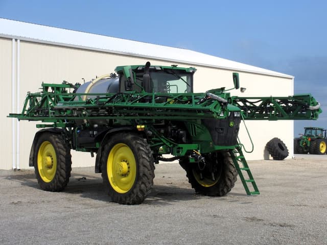 Image of John Deere 616R equipment image 1