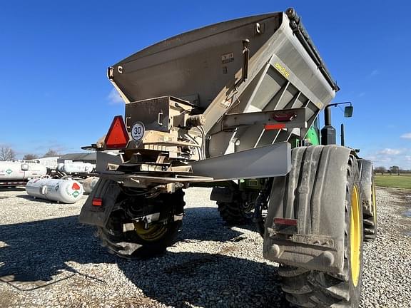 Image of John Deere 616R equipment image 3