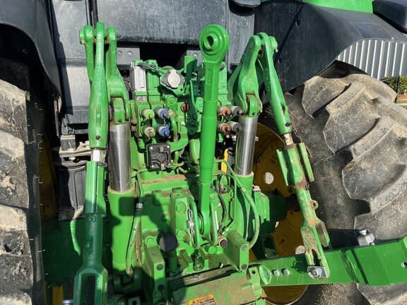 Image of John Deere 6175M equipment image 2