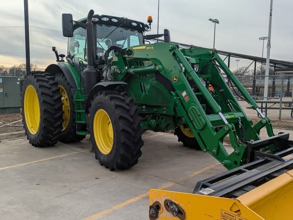 Image of John Deere 6175R equipment image 3